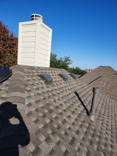 Roof repair work on Dallas residential property